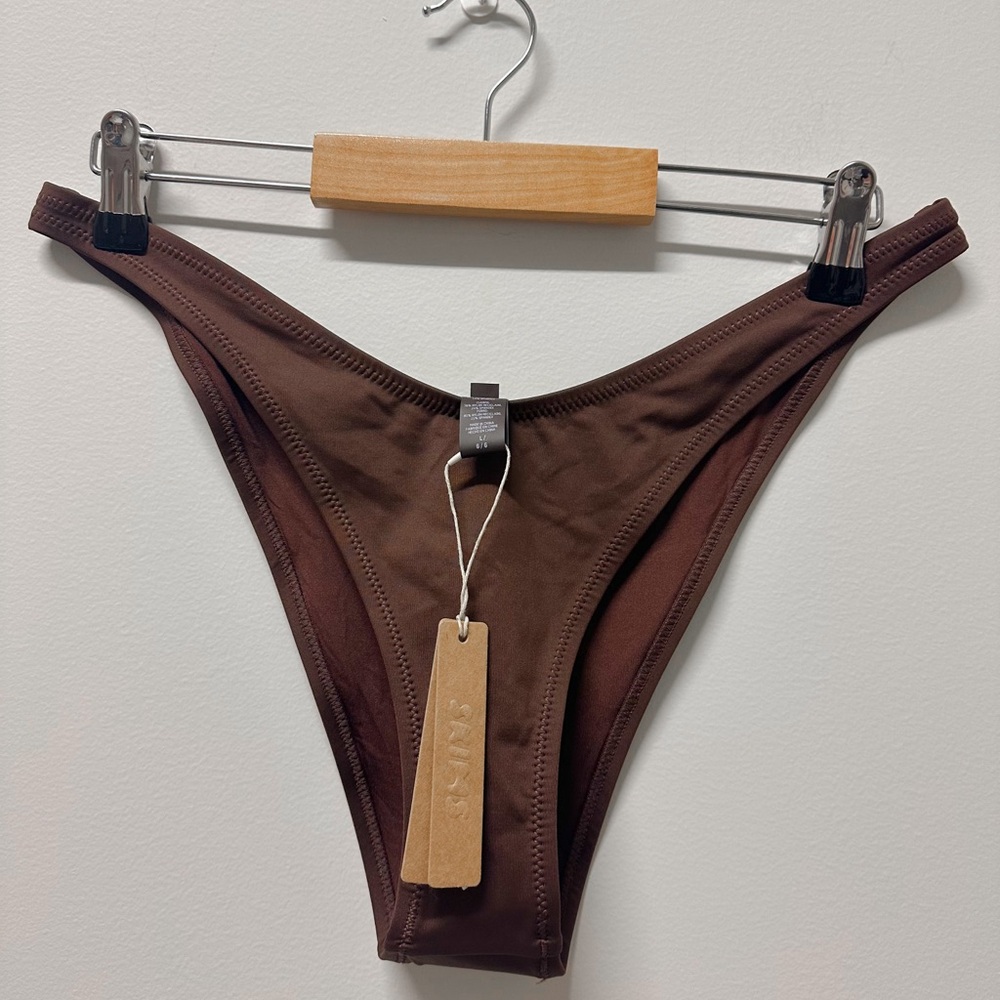 NWT SKIMS Bikini Bottoms